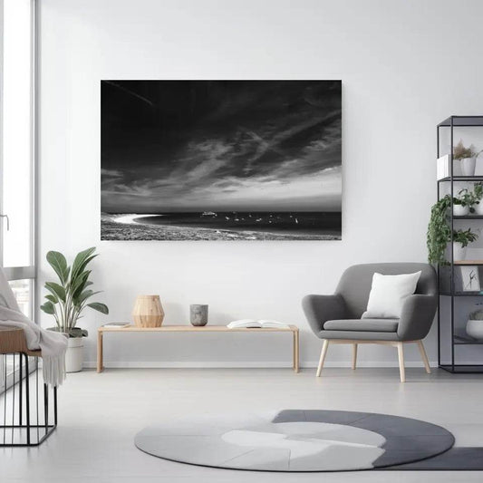 Bretagne Wandbild: Dramatische Strandszene in Schwarz-Weiß - posterfolio.de