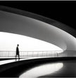 Futuristisches Architekturpanorama - Gestalte deinen Raum neu mit unseren Panoramabildern! - posterfolio.de