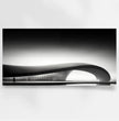 Erlebe die zeitlose Eleganz eines modernen Architekturmeisterwerks mit unserem exklusiven Panoramabild - posterfolio.de