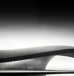 Erlebe die zeitlose Eleganz eines modernen Architekturmeisterwerks mit unserem exklusiven Panoramabild - posterfolio.de