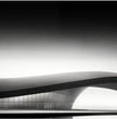Erlebe die zeitlose Eleganz eines modernen Architekturmeisterwerks mit unserem exklusiven Panoramabild - posterfolio.de