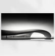 Erlebe die zeitlose Eleganz eines modernen Architekturmeisterwerks mit unserem exklusiven Panoramabild - posterfolio.de
