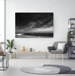 Bretagne Wandbild: Dramatische Strandszene in Schwarz-Weiß - posterfolio.de