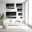 Bretagne Wandbild: Dramatische Strandszene in Schwarz-Weiß - posterfolio.de