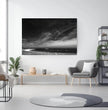 Bretagne Wandbild: Dramatische Strandszene in Schwarz-Weiß - posterfolio.de