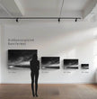 Bretagne Wandbild: Dramatische Strandszene in Schwarz-Weiß - posterfolio.de