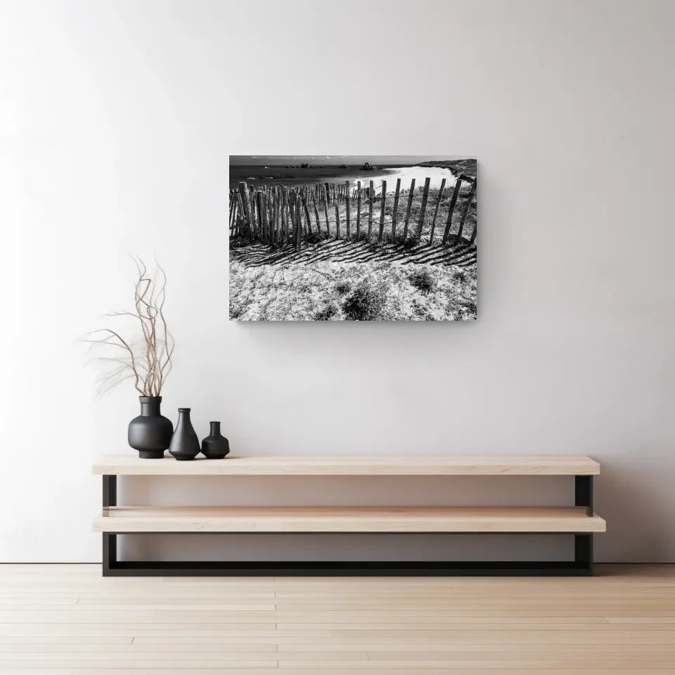 Zaun am Strand Wandbild: Stille der Bretagne in Schwarz-Weiß