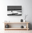 Trocken gefallenes Segelboot Wandbild: Bretagne in stimmungsvoller Stille - posterfolio.de
