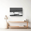 Trocken gefallenes Segelboot Wandbild: Bretagne in stimmungsvoller Stille - posterfolio.de