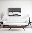 Trocken gefallenes Segelboot Wandbild: Bretagne in stimmungsvoller Stille - posterfolio.de