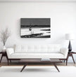 Trocken gefallenes Segelboot Wandbild: Bretagne in stimmungsvoller Stille - posterfolio.de