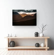Highlands Schottland Wandbild: Dramatischer Sonnenuntergang über den Berggipfeln - posterfolio.de