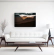 Highlands Schottland Wandbild: Dramatischer Sonnenuntergang über den Berggipfeln - posterfolio.de
