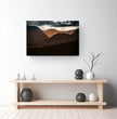 Highlands Schottland Wandbild: Dramatischer Sonnenuntergang über den Berggipfeln - posterfolio.de