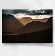 Highlands Schottland Wandbild: Dramatischer Sonnenuntergang über den Berggipfeln - posterfolio.de