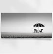 Panorama Wandbild: Einsame Strandszene in Stilvoller Schwarz-Weiß-Optik - posterfolio.de