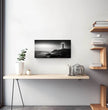 Panorama Wandbild: Zeitloser Leuchtturm an einem ruhigen Meer - posterfolio.de