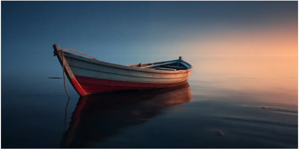 Panorama Wandbild: Einsames Boot im Sonnenuntergang