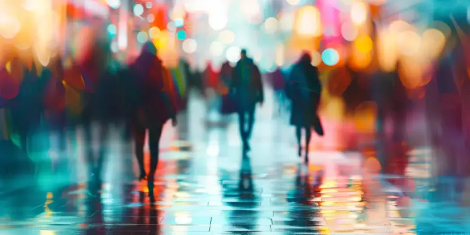 Dynamische Stadtlichter: Panorama Wandbild mit nächtlicher Straßenszene