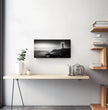 Panorama Wandbild: Zeitloser Leuchtturm an einem ruhigen Meer - posterfolio.de