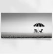 Panorama Wandbild: Einsame Strandszene in Stilvoller Schwarz-Weiß-Optik - posterfolio.de