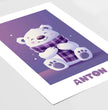 Fröhlicher Eisbär: Dein personalisiertes Poster für winterliche Gemütlichkeit! - posterfolio.de