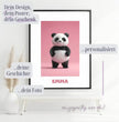 Fröhlicher Panda: Dein personalisiertes Poster für strahlende Kinderzimmer! - posterfolio.de