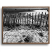 Zaun am Strand Wandbild: Stille der Bretagne in Schwarz-Weiß - posterfolio.de