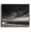 Bretagne Wandbild: Dramatische Strandszene in Schwarz-Weiß - posterfolio.de