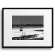 Trocken gefallenes Segelboot Wandbild: Bretagne in stimmungsvoller Stille - posterfolio.de