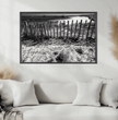 Zaun am Strand Wandbild: Stille der Bretagne in Schwarz-Weiß - posterfolio.de